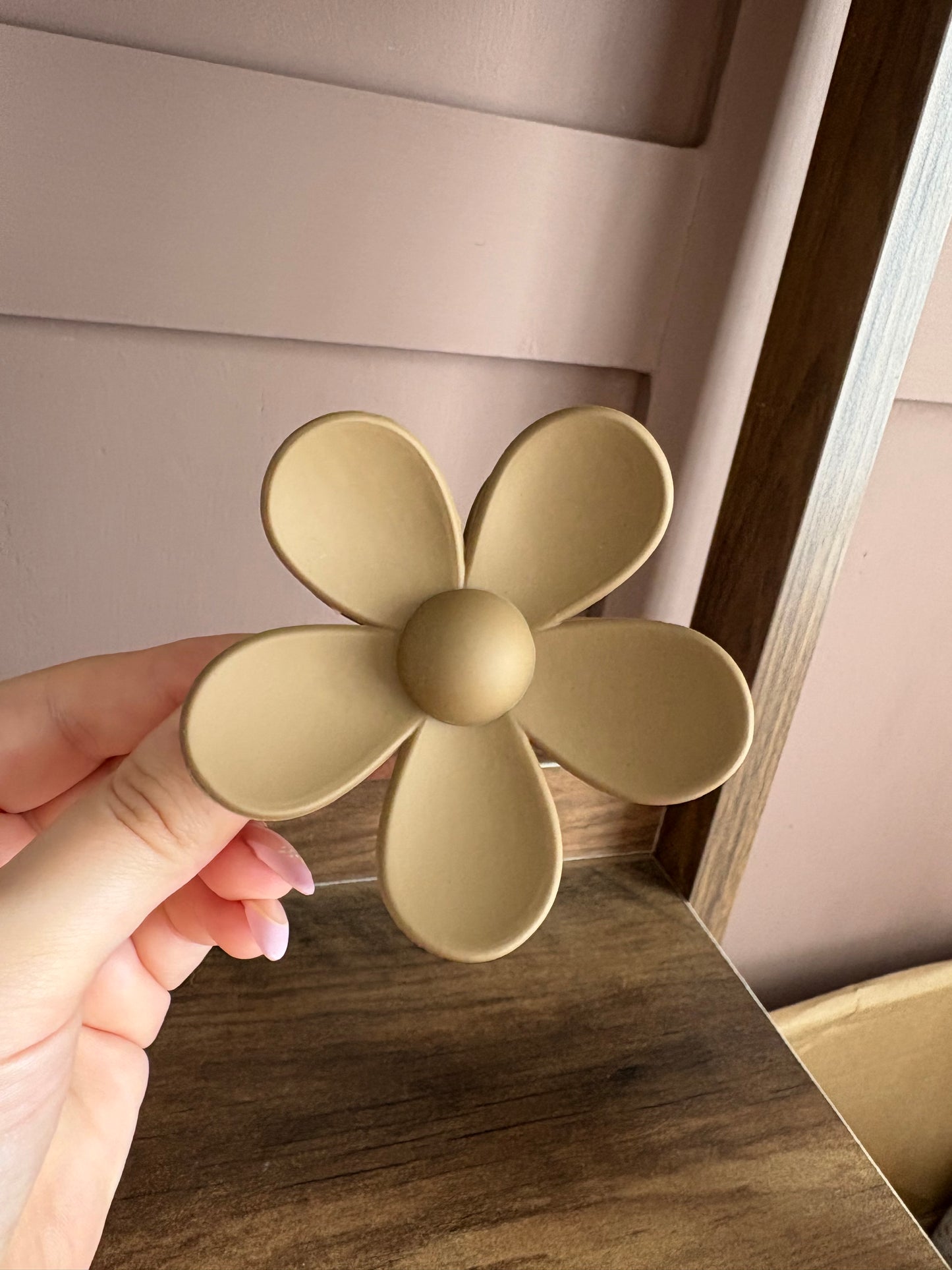 Flower claw clips - neutrals