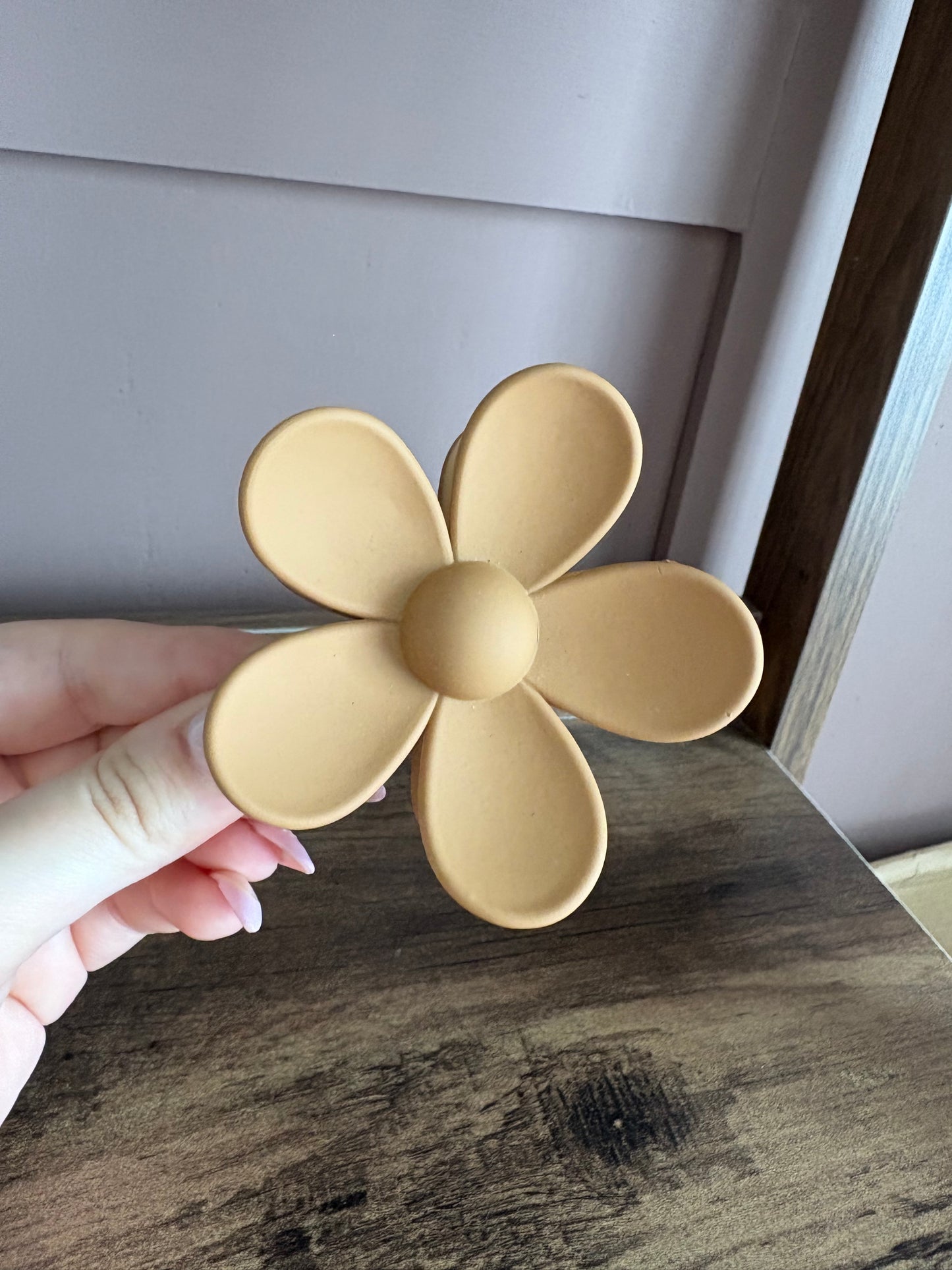Flower claw clips - neutrals