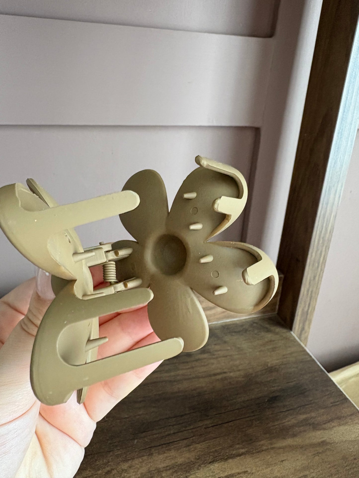 Flower claw clips - neutrals
