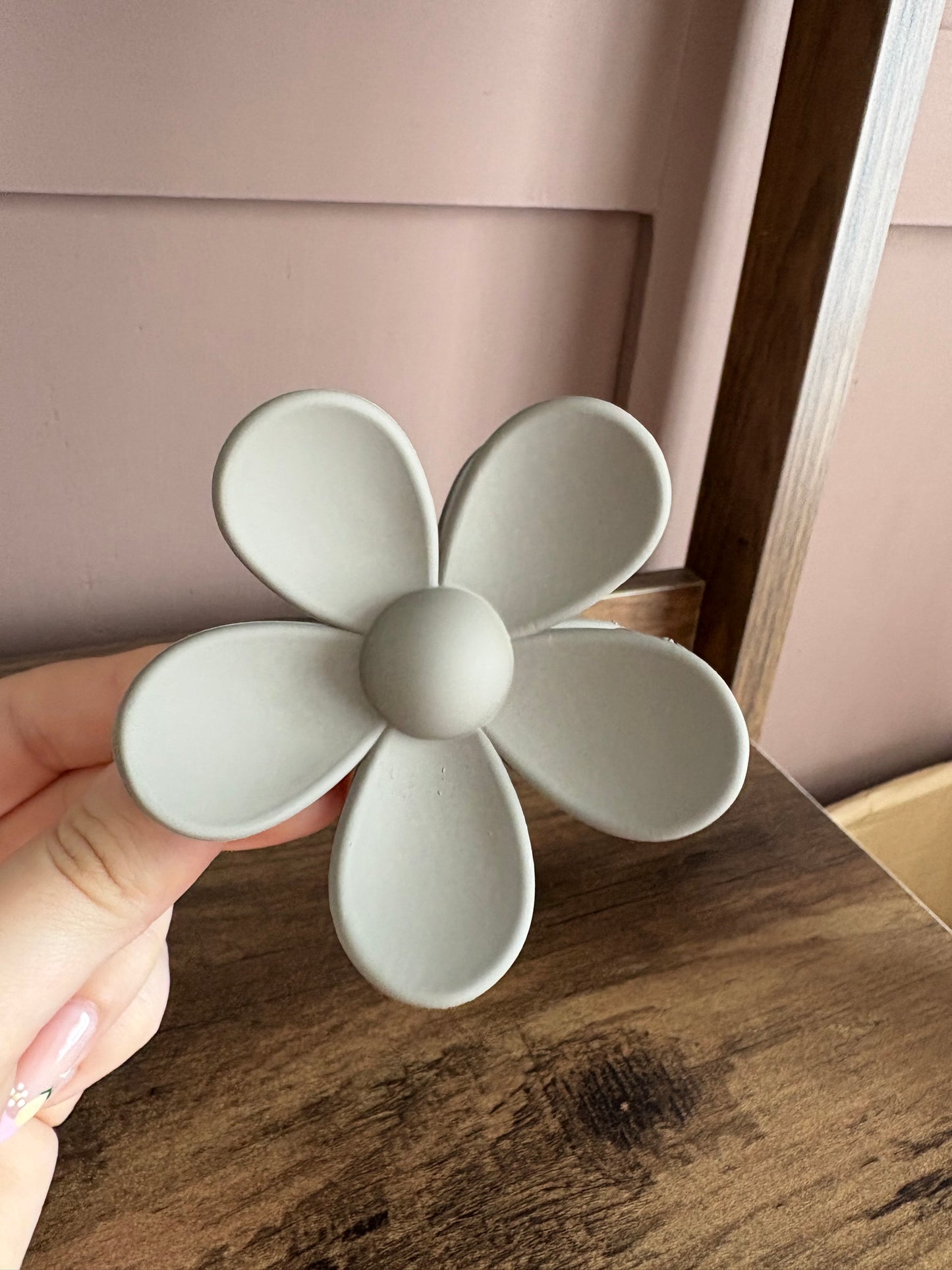 Flower claw clips - neutrals