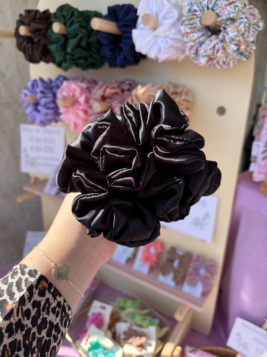 Black scrunchie