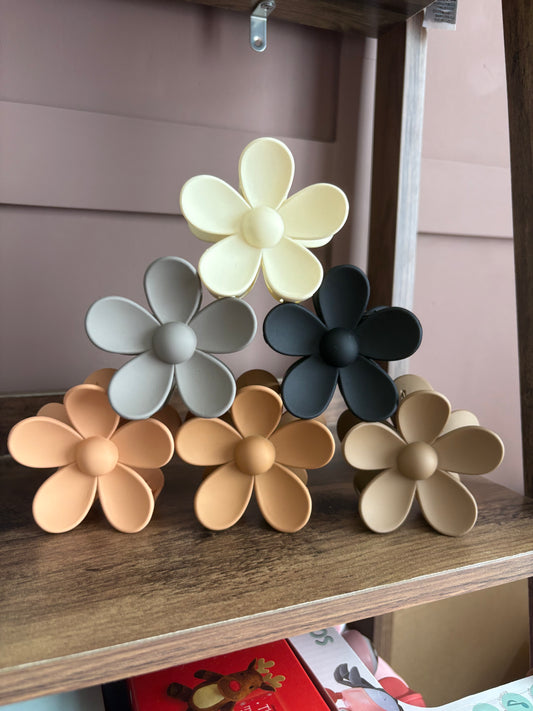 Flower claw clips - neutrals